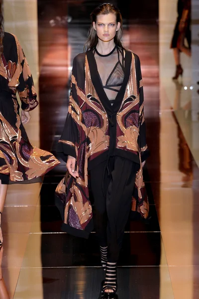 Look 13